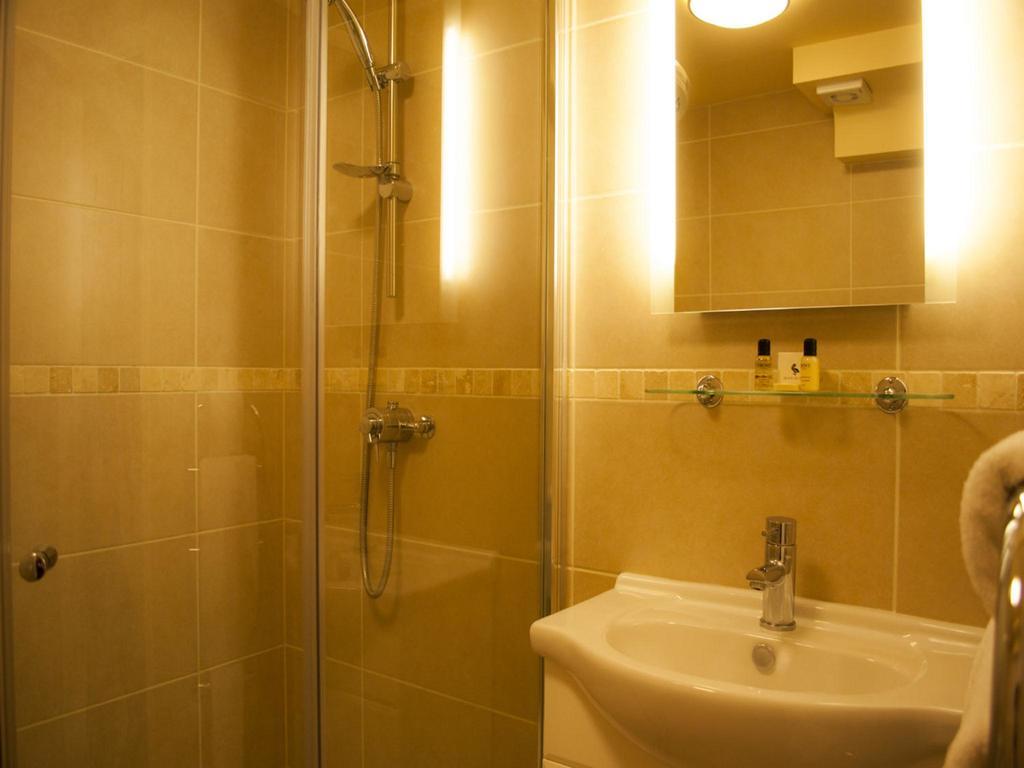 The North Hill Hotel Colchester Room photo